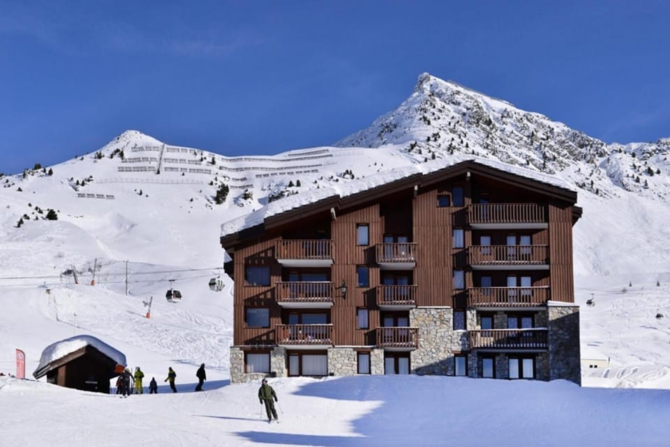 Résidence Pierre De Soleil - Appartement fonctionnel · Skis aux pieds MAE-6531 Apartment in Mâcot-la-Plagne