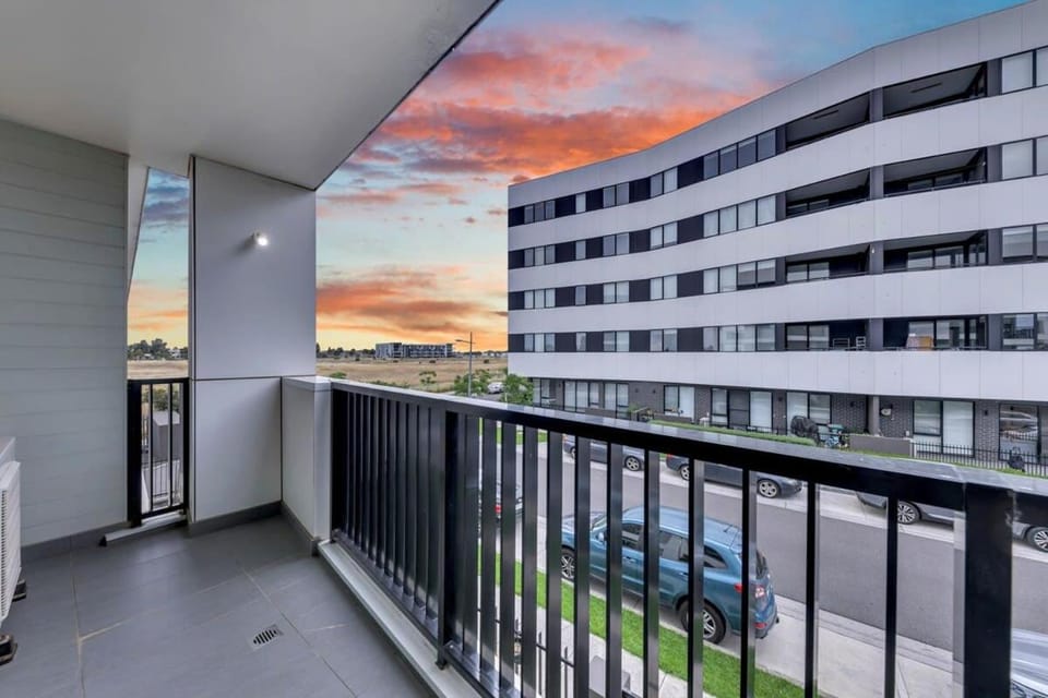 Prime 1BR Apt in Williams Landing w parking Apartment in Truganina