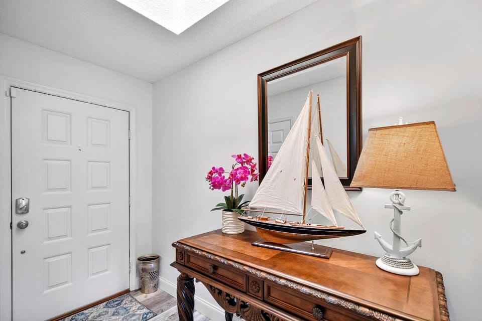 Serenity Lake Cottage House in Saint Simons Island