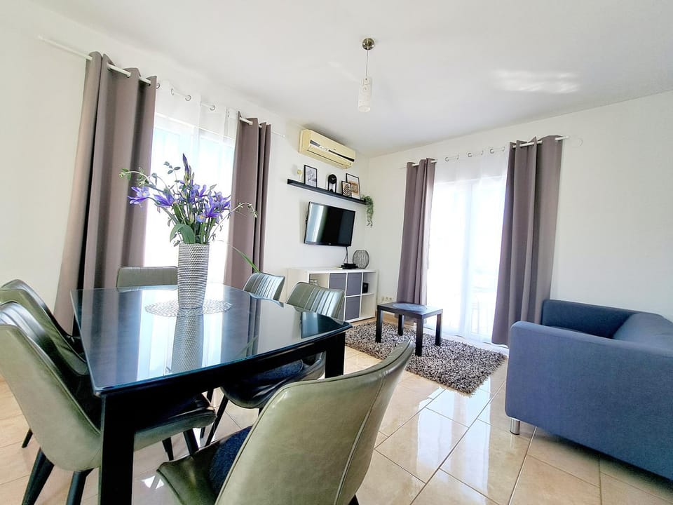 TV and multimedia, Living room, Dining area
