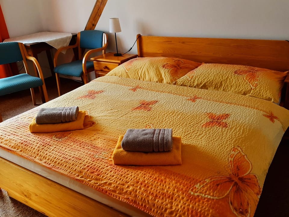 Bed, Photo of the whole room