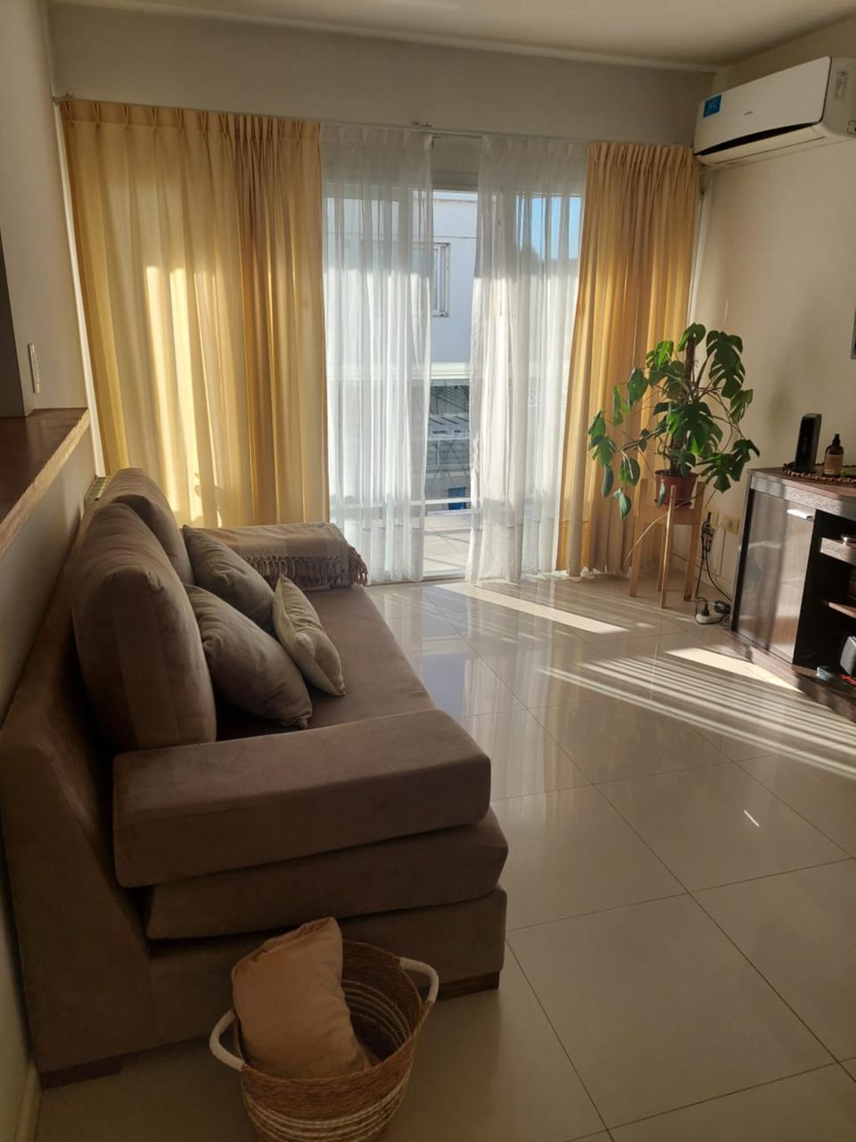 TV and multimedia, Living room, air conditioner