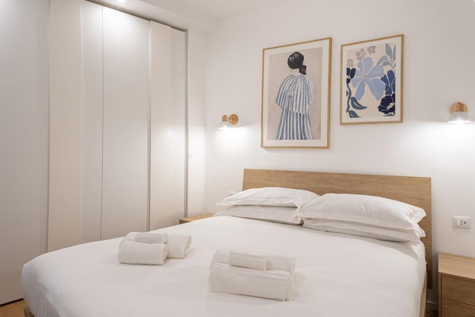 Bed, Photo of the whole room, Bedroom, towels, wardrobe