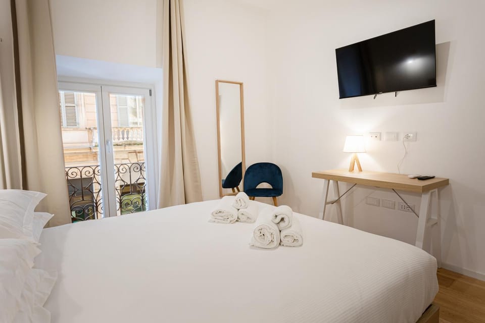 Bedroom, towels