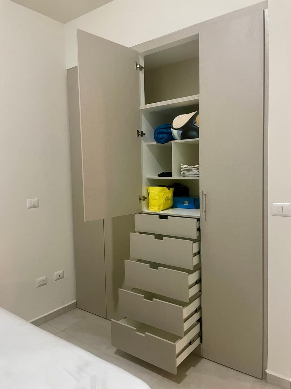 Bed, Photo of the whole room, Bedroom, wardrobe