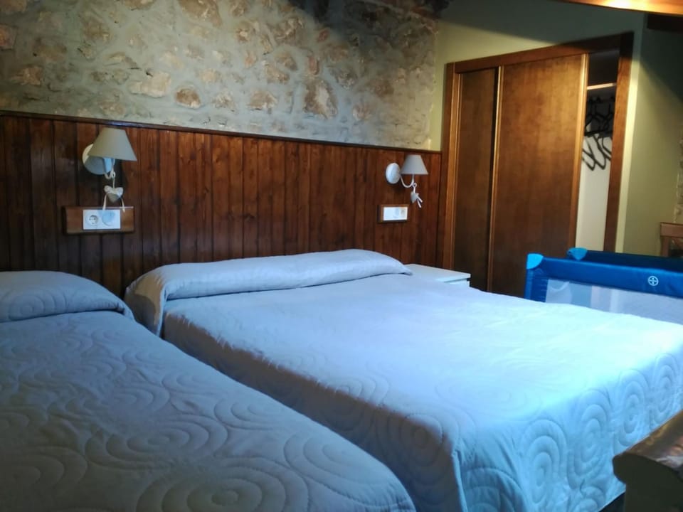 Hotel y Apartamentos El Camín Hotel in Cantabria