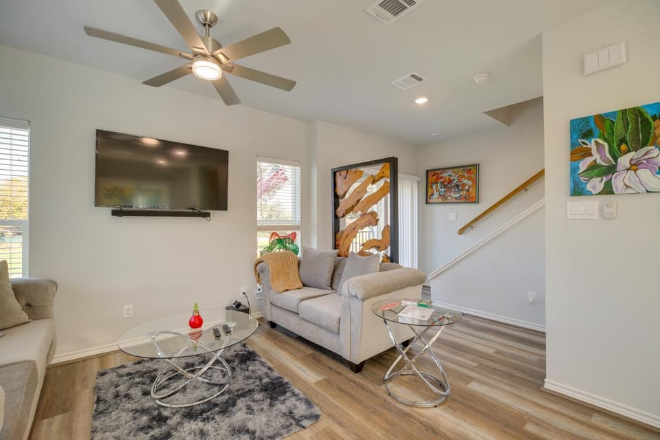 South Houston Townhome w/ Patio & Gas Grill! House in South Houston