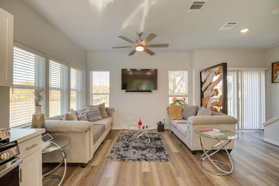 South Houston Townhome w/ Patio & Gas Grill! House in South Houston