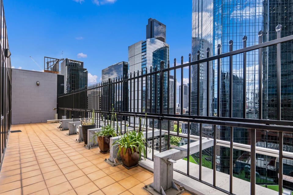 View (from property/room), Balcony/Terrace, City view
