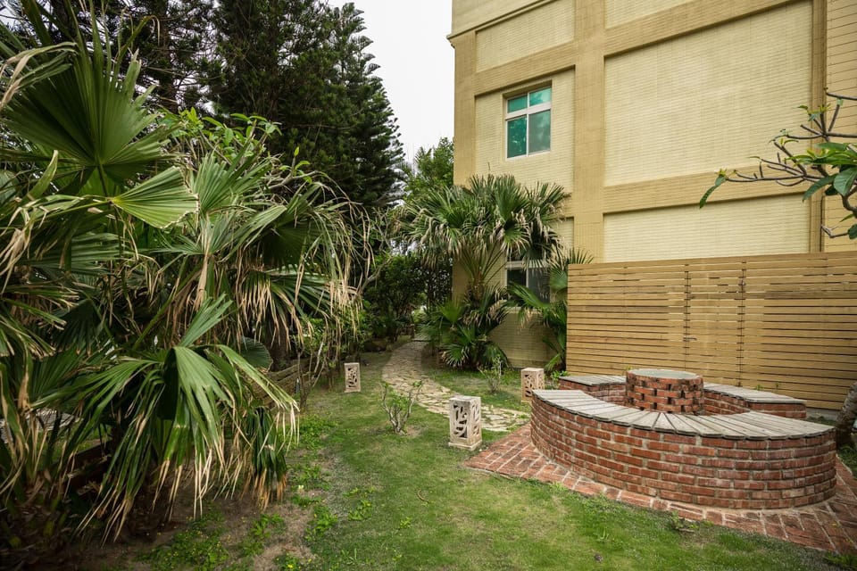Property building, Patio, Garden