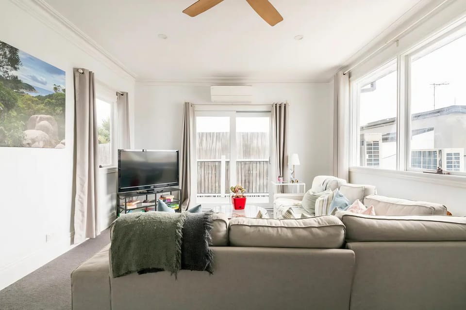 Living room, City view, Entertainment