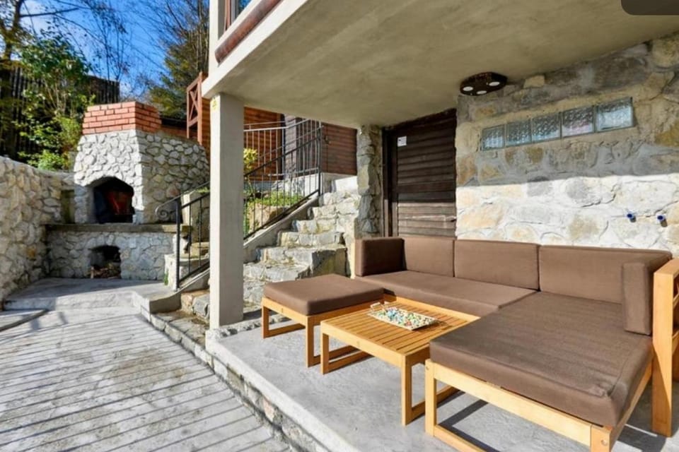 Location, children, Family