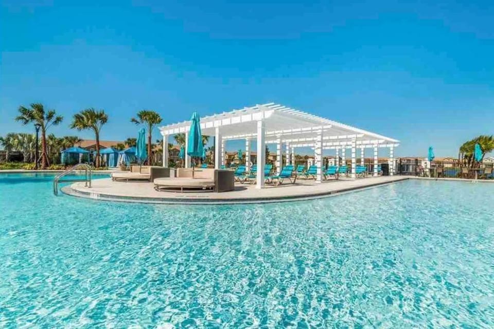 Luxury villa 9BR/6BA/theater/Pool/Spa/smart tv Villa in Four Corners