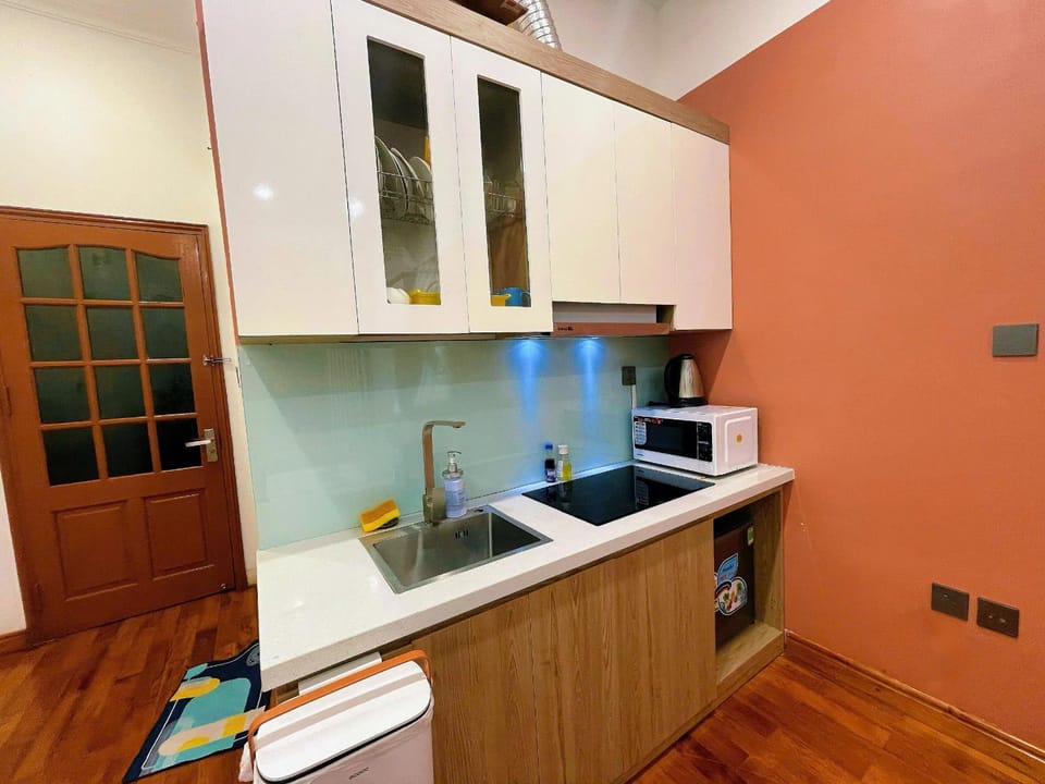 Kitchen or kitchenette, microwave, kitchen, kitchen