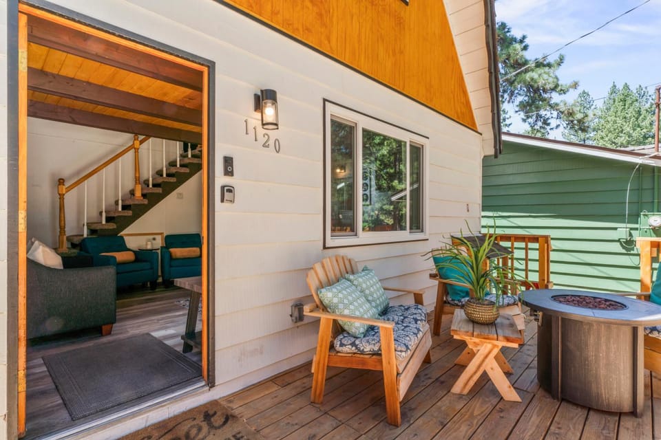 The Teddy Bear Cabin! Large Patio! Cabin in Big Bear