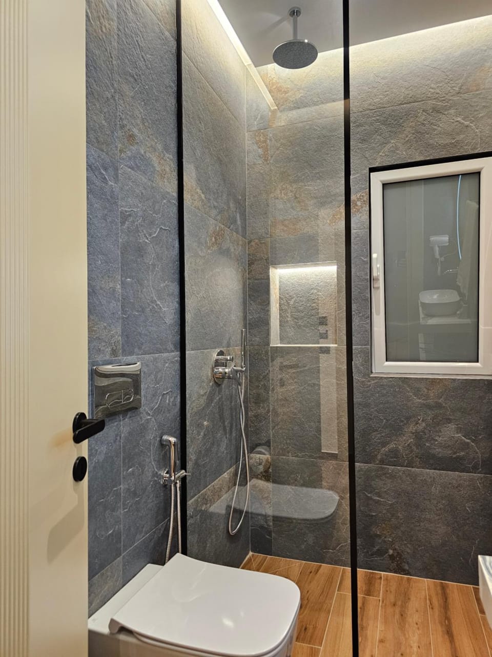 Shower, Toilet