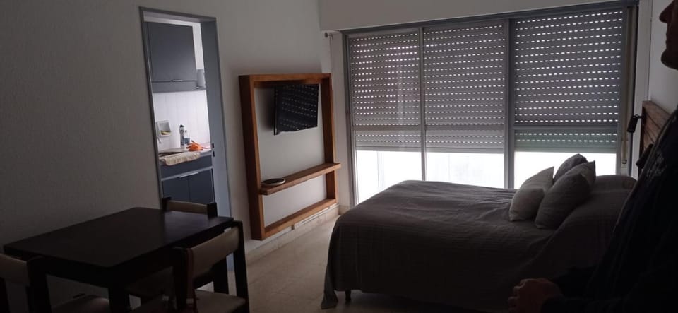 Bed, TV and multimedia, hair dresser