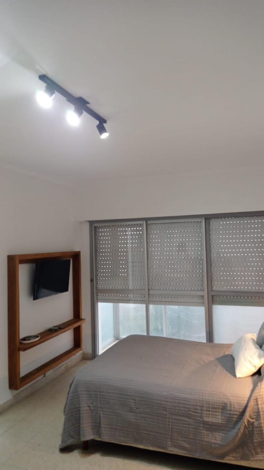 Bed, TV and multimedia, Photo of the whole room