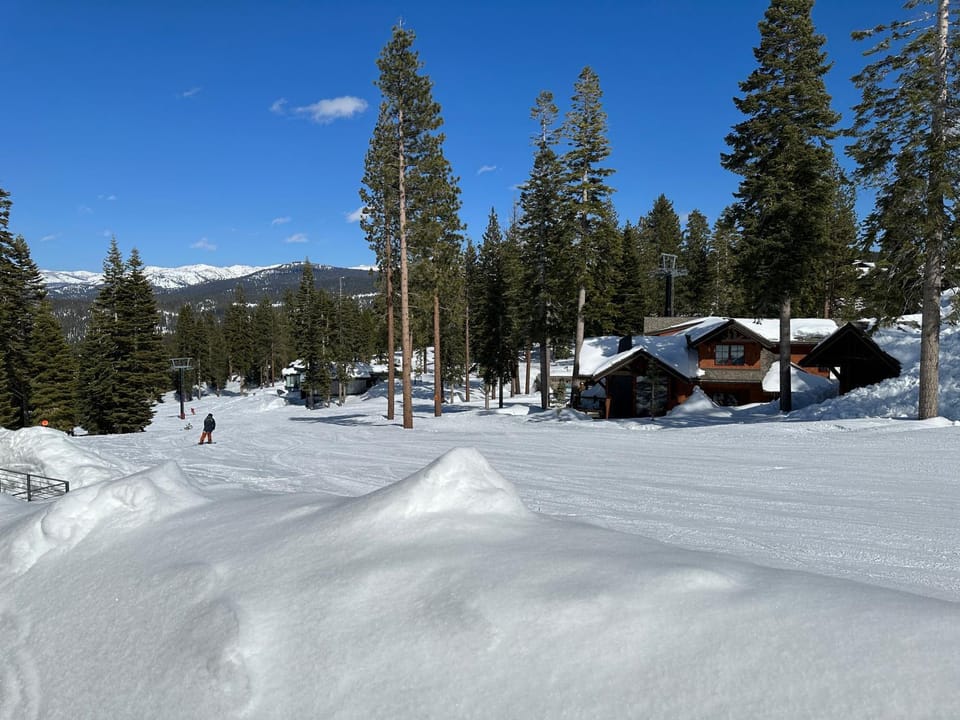 Stellar Ski-in Ski-out Out # 2 at Northstar 2 by Tahoe Getaways - Pet-Friendly 3BR Townhome w Loft, Shuttle and HOA! House in Truckee