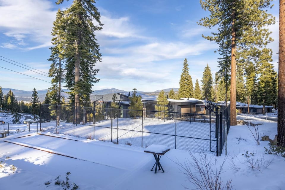 Stellar Ski-in Ski-out Out # 2 at Northstar 2 by Tahoe Getaways - Pet-Friendly 3BR Townhome w Loft, Shuttle and HOA! House in Truckee