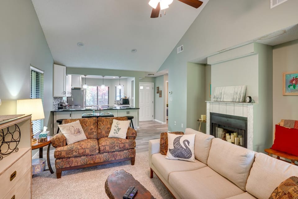 Pet-Friendly Lakeland Condo w/ Screened Porch! House in Lakeland