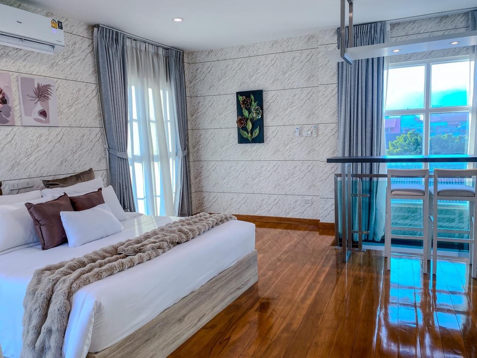 Bed, Photo of the whole room, Bedroom, air conditioner