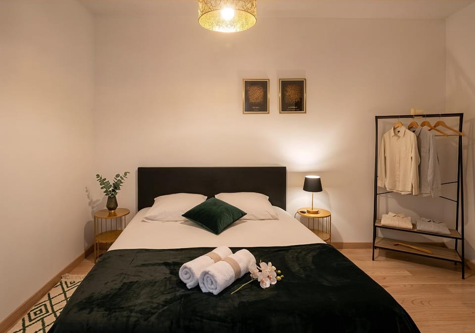 Bed, Bedroom, heating, internet