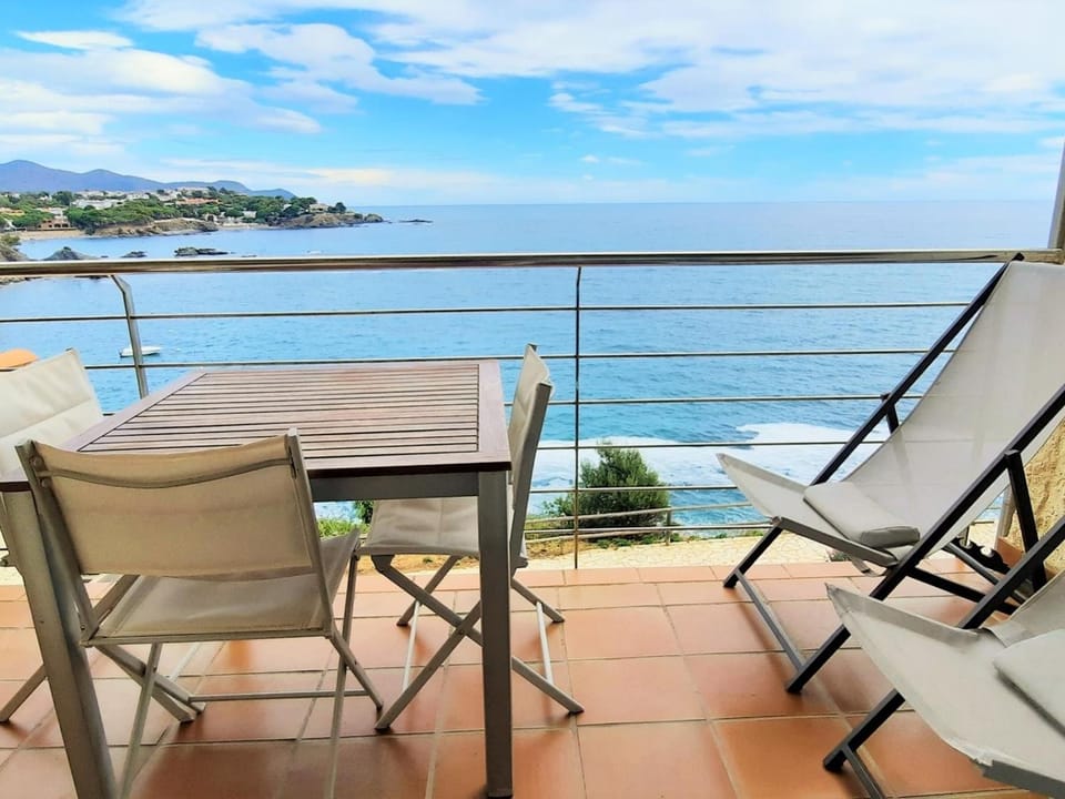 Apartamento con terraza, parking y se admiten mascotas en Llançà - ES-170-3 Apartment in Alt Empordà