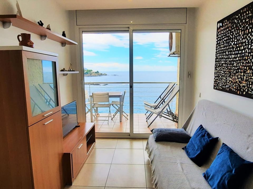 Apartamento con terraza, parking y se admiten mascotas en Llançà - ES-170-3 Apartment in Alt Empordà