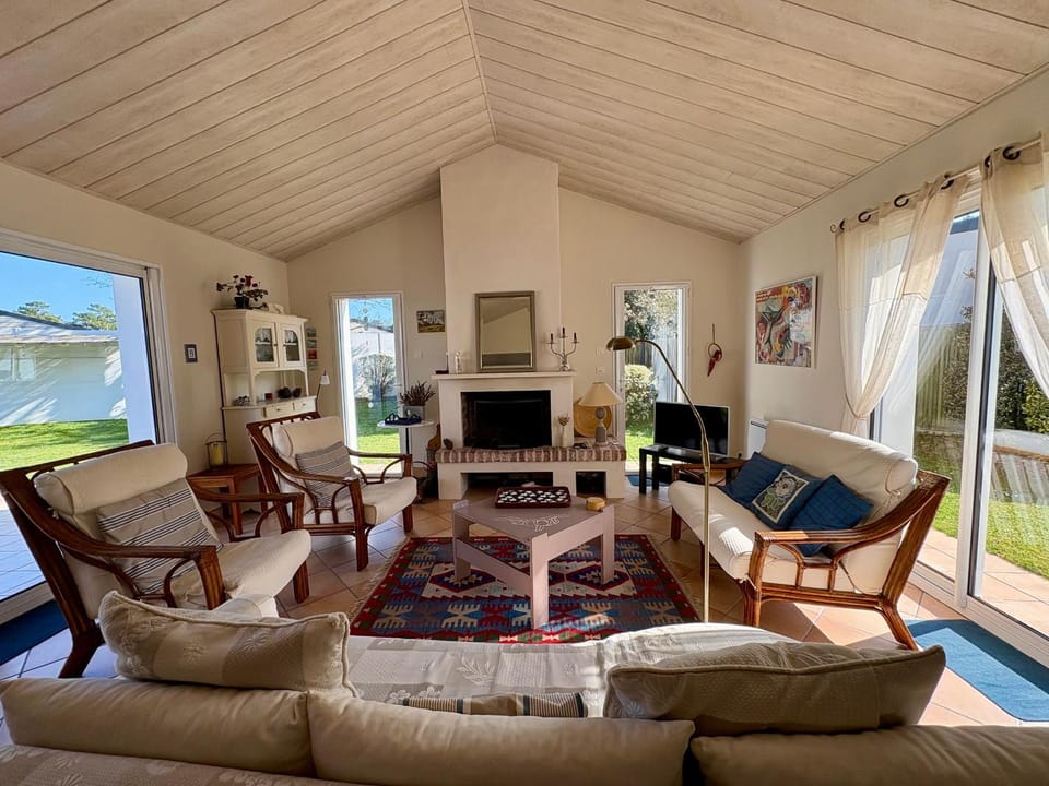 Maison spacieuse avec jardin, proche forêt et plage, 3 chambres, équipements de loisirs, parking privé - FR-1-323-435 House in Saint-Jean-de-Monts