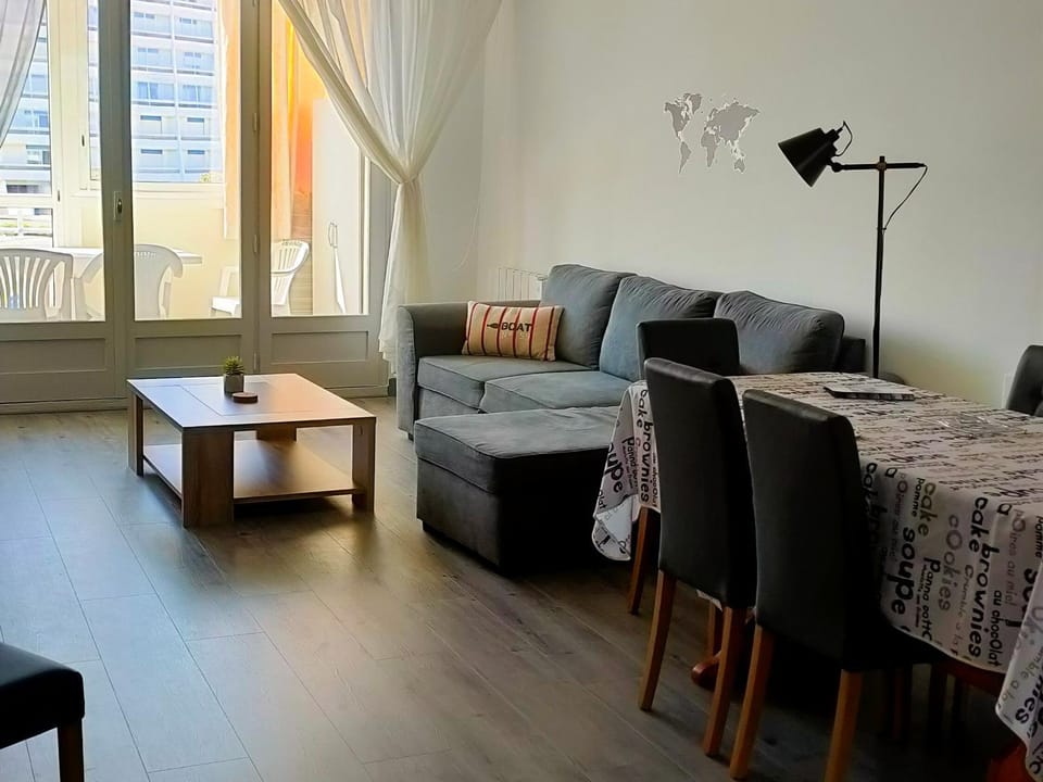 Spacieux appartement 4 pers à 200m de la plage avec parking privé - FR-1-323-443 Apartment in Saint-Jean-de-Monts
