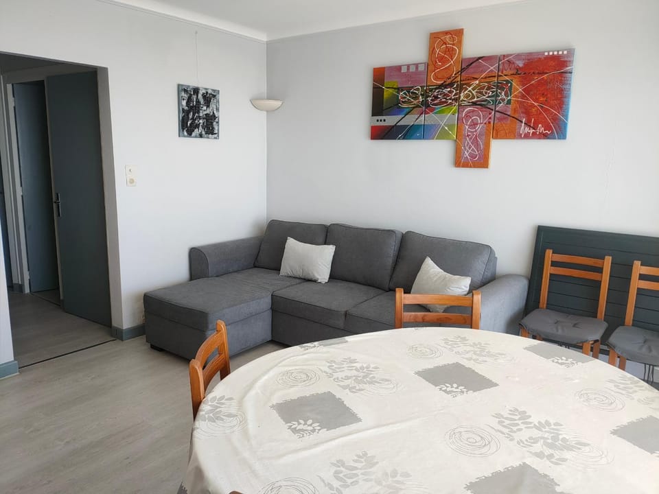 Studio Confortable pour 3 à Saint Jean de Monts, Proche Plage - FR-1-323-459 Apartment in Saint-Jean-de-Monts