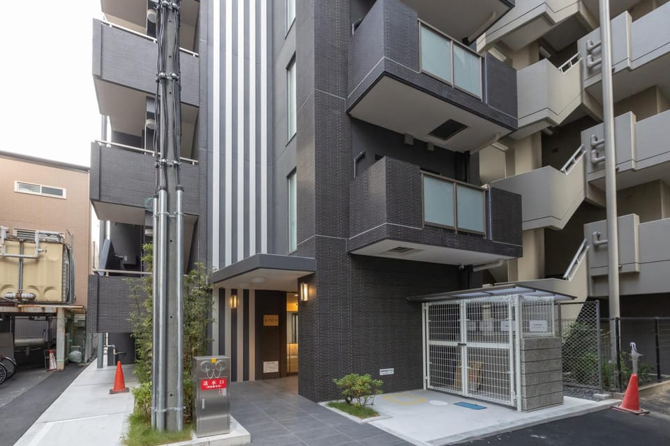 Property building, Day