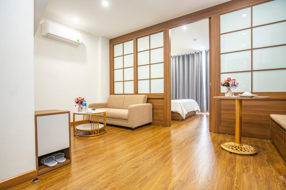 Living room, Photo of the whole room, Seating area, air conditioner