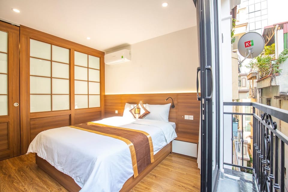 Bed, View (from property/room), Balcony/Terrace, internet
