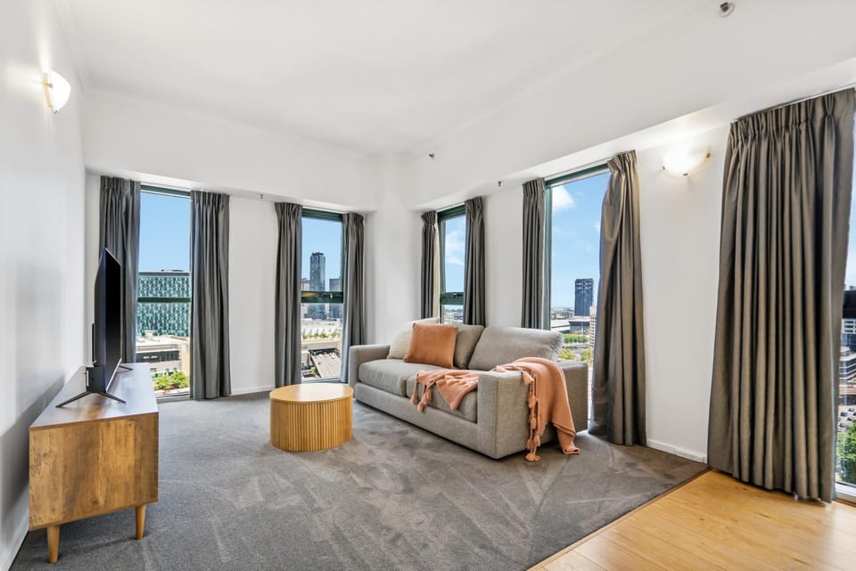 Living room, City view, River view