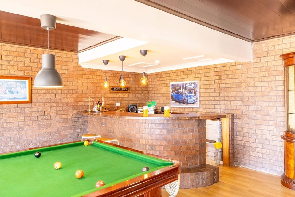 Billiard, Game Room