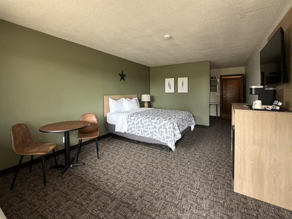 The Trail Inn - Slayton, MN - HWY 59 Hotel in Minnesota