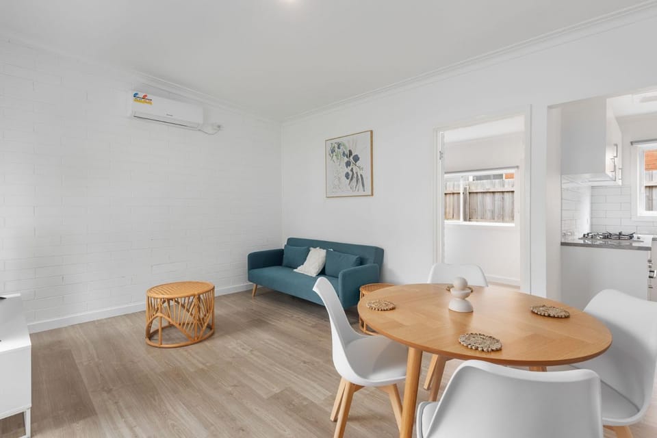 Rosebud by the Beach Coastal Cottage 1 Apartment in Melbourne