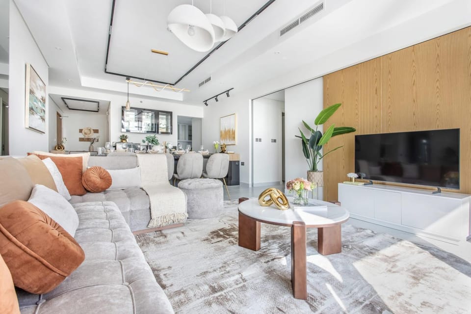Frank Porter - Paramount Apartment in Dubai