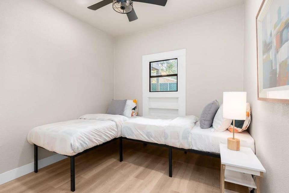 Downtown Lodi l Renovated l 5 Bedrooms l Sleeps 10 House in Lodi