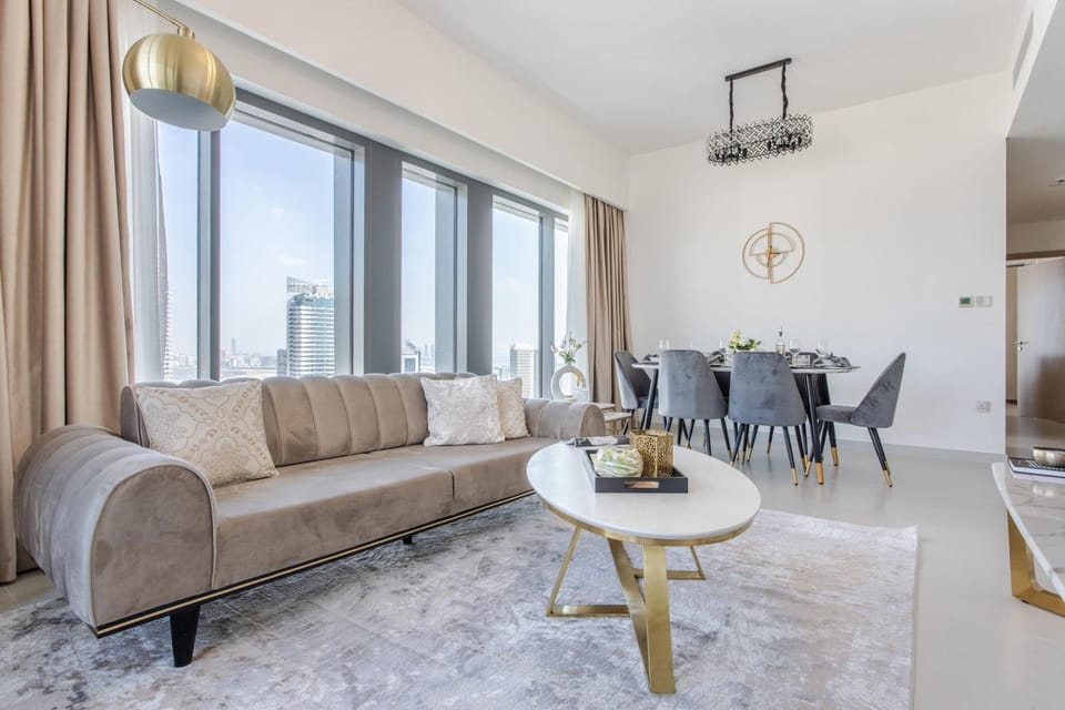 Frank Porter - Burj Royale Apartment in Dubai