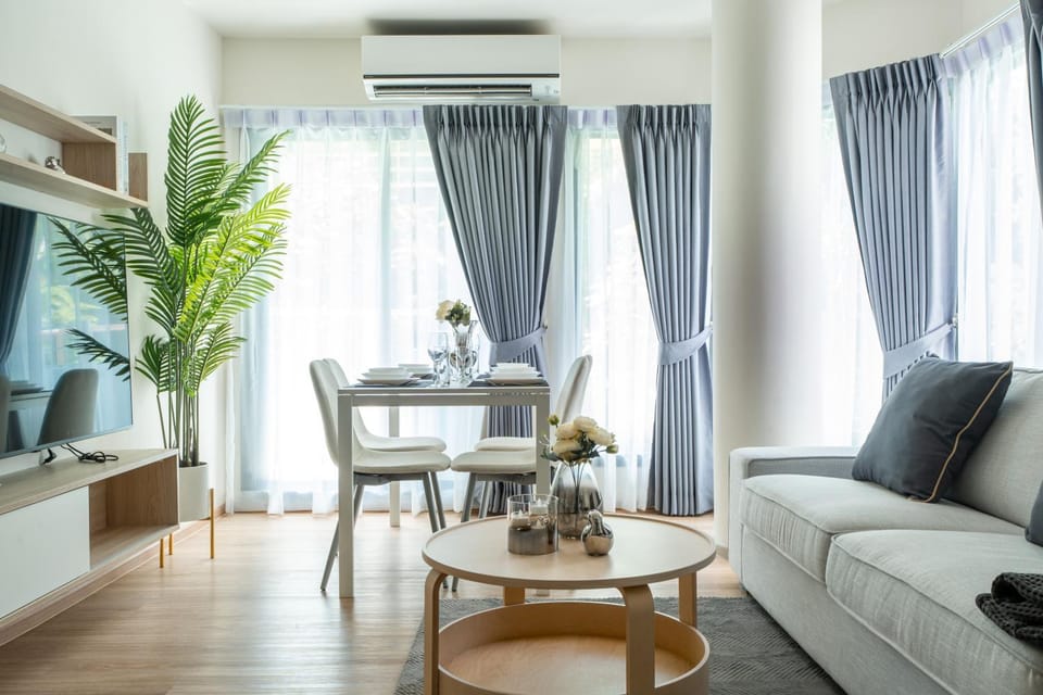 TV and multimedia, Living room, Seating area, Dining area, air conditioner