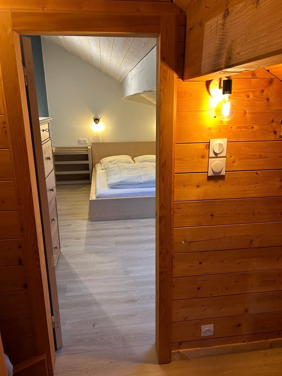 Bed, Photo of the whole room