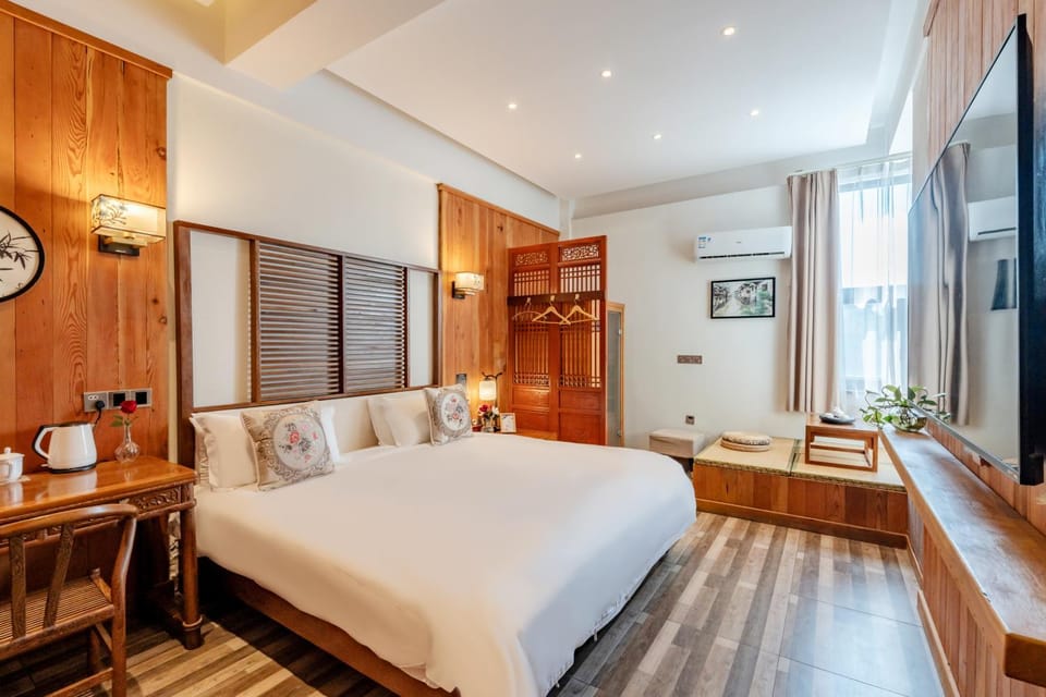 Bed, TV and multimedia, Coffee/tea facilities, Photo of the whole room, Bedroom, air conditioner