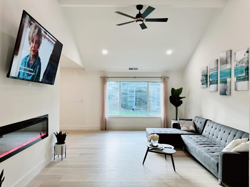 Communal lounge/ TV room, TV and multimedia, Living room, Seating area, Evening entertainment, fireplace