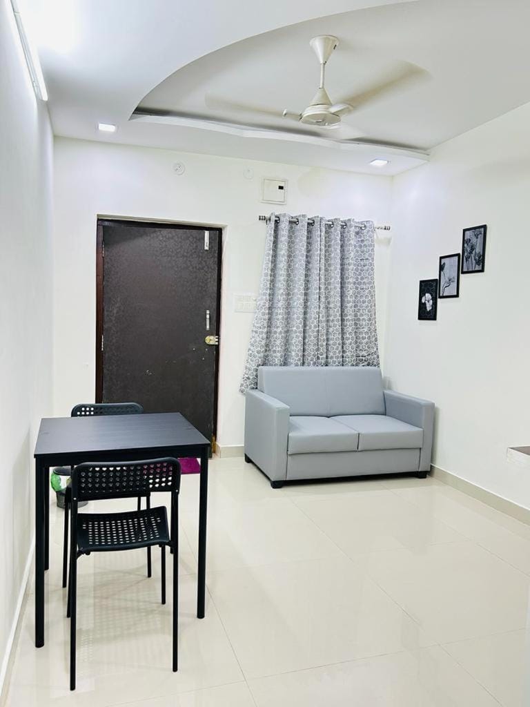 Living room, Seating area, Dining area, fireplace
