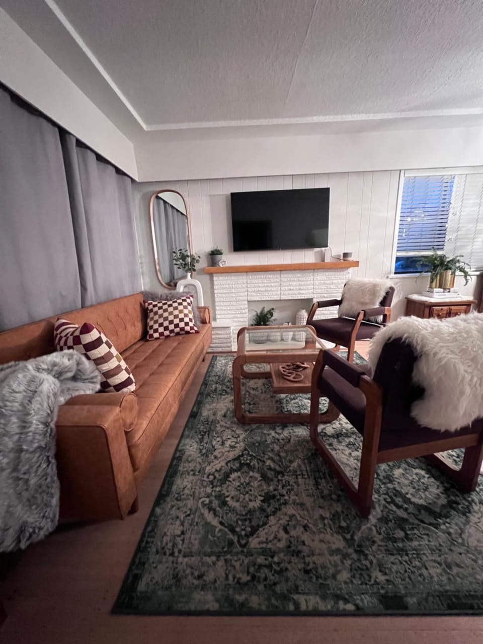 TV and multimedia, Living room, Seating area, Evening entertainment