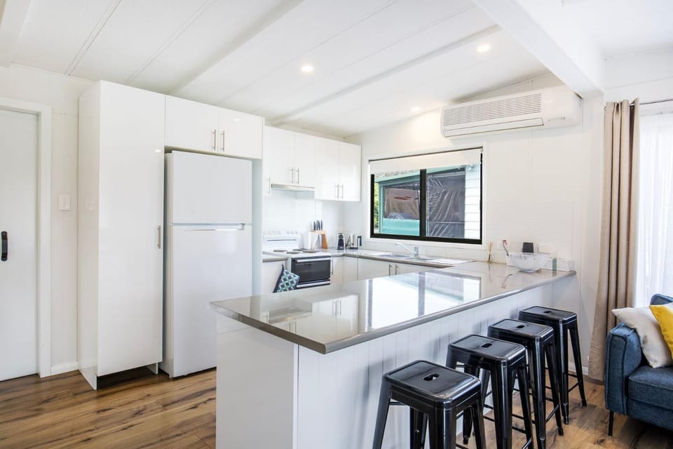 The Relax Shack - Pet Friendly - 8 Mins Walk to Beach House in Culburra Beach