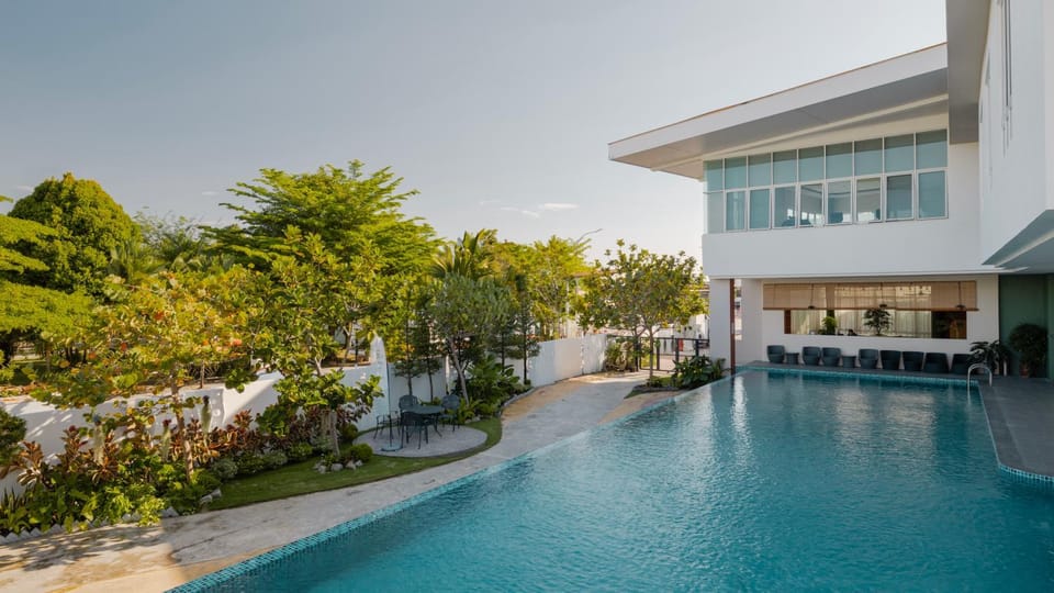 Garden, Garden view, Pool view, Swimming pool, sunbed